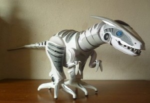 ROBOT ROBORAPTOR DE LA MARCA WOW WEE