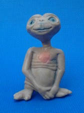 ET CON OJOS DE PLASTICO