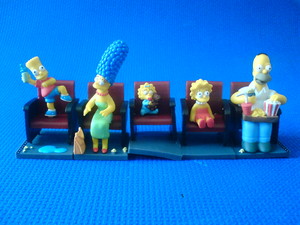 MINI FAMILIA SIMPSONS EN BUTACAS