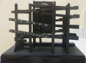 RELOJ MECANICO DE ESFERAS METALICAS
